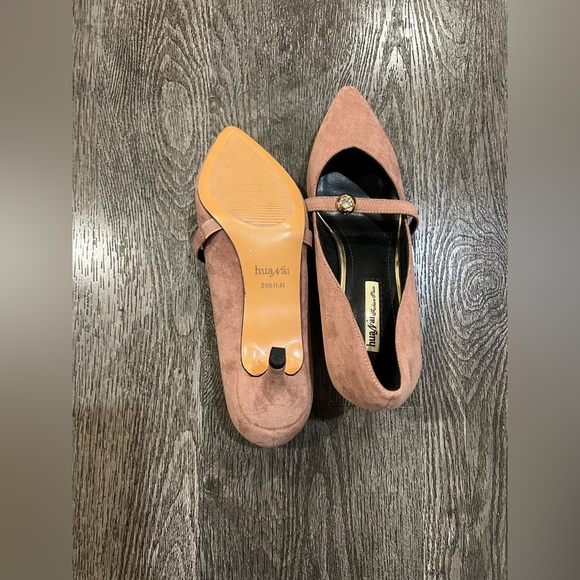 Pump shoes . Heeled shoes . - Picture 9 of 9